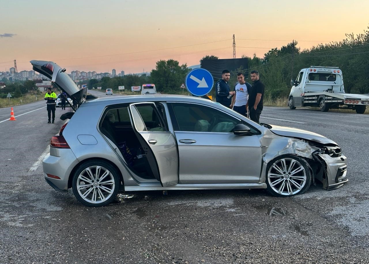 kastamonuda iki otomobil carpisti 2 yarali 3 X4YHWVbL