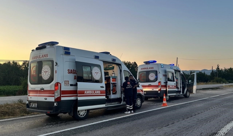 kastamonuda-iki-otomobil-carpisti-2-yarali-RFIwTcU7.jpg
