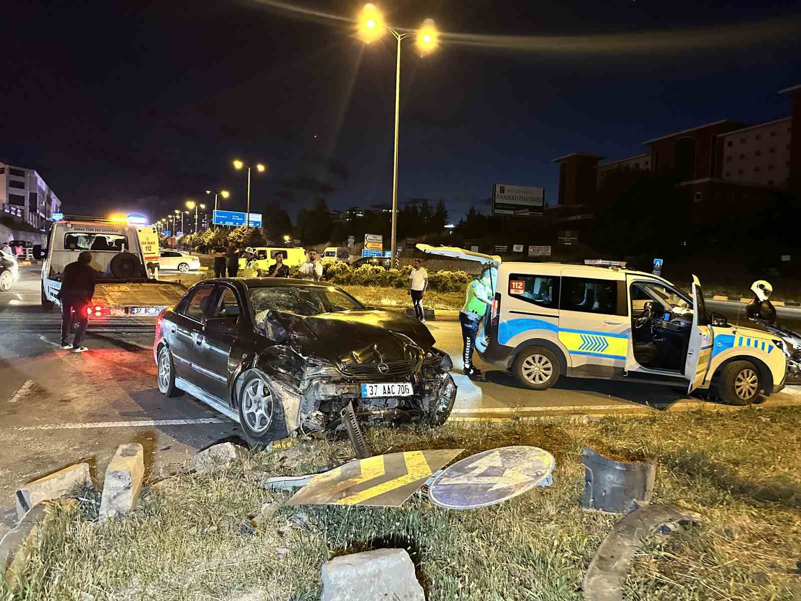 kastamonuda iki otomobil carpisti 4 yarali 0 8Uyvhplm