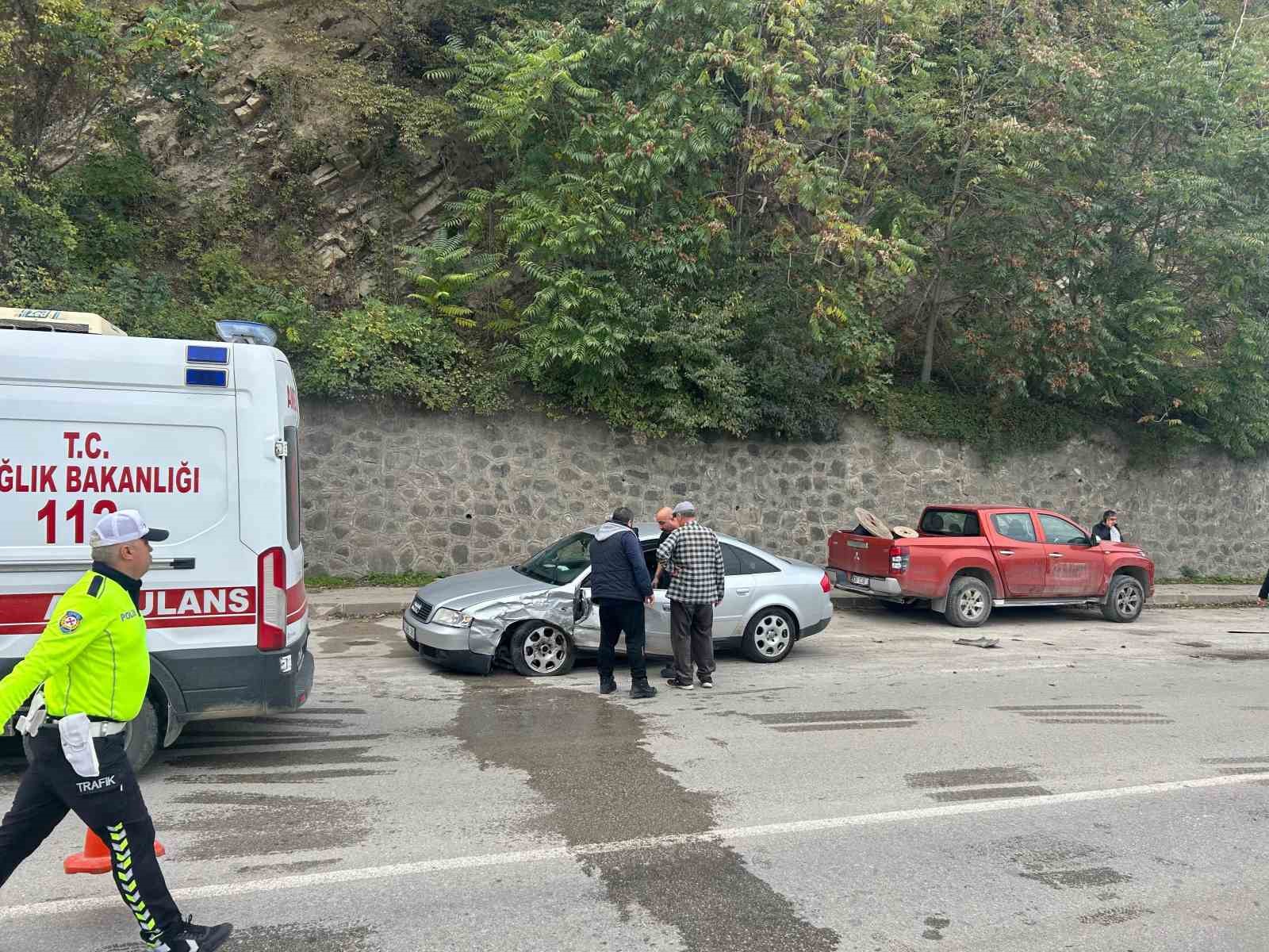 kastamonuda iki otomobil carpisti 4 yarali 2 fpTJNn8K
