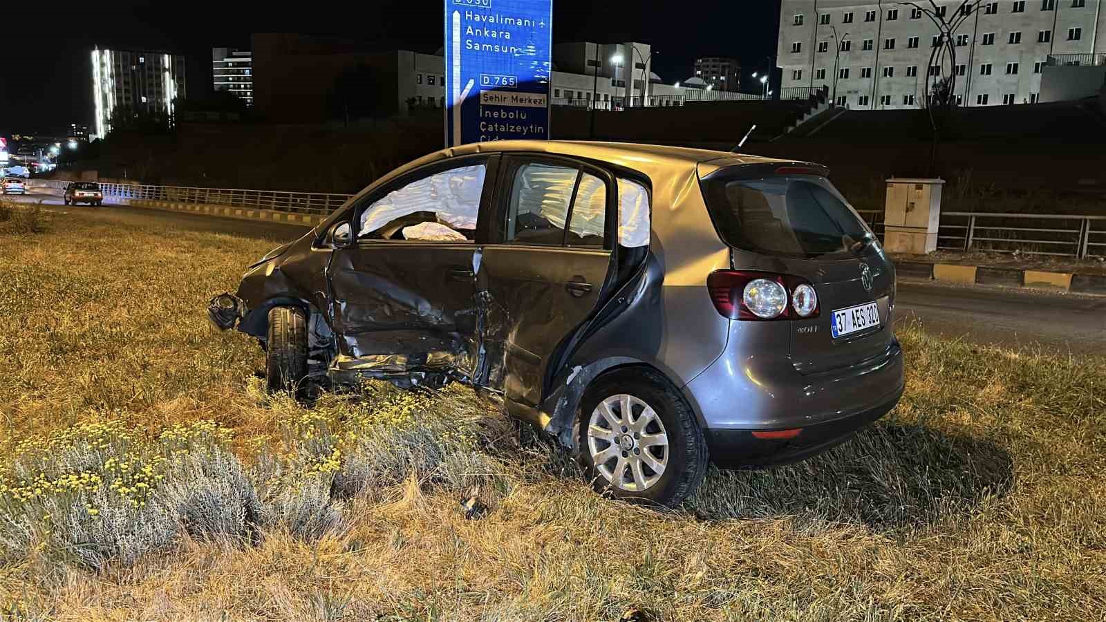 kastamonuda iki otomobil carpisti 4 yarali 6 RZPvu5q1