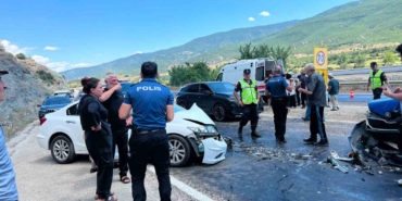 kastamonuda-iki-otomobil-carpisti-5-yarali-aif7AuTn.jpg