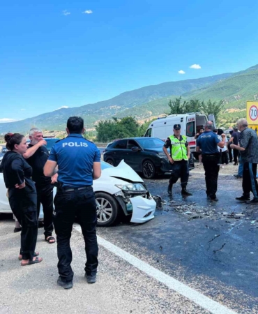 kastamonuda-iki-otomobil-carpisti-5-yarali-aif7AuTn.jpg