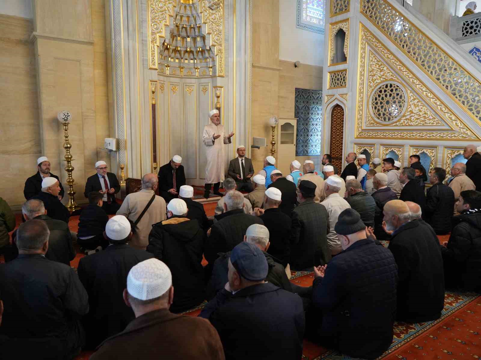 Kastamonu’da ilk hac kafilesi kutsal topraklara uğurlandı 10 kastamonuda ilk hac kafilesi kutsal topraklara ugurlandi 6 pApkiSKv