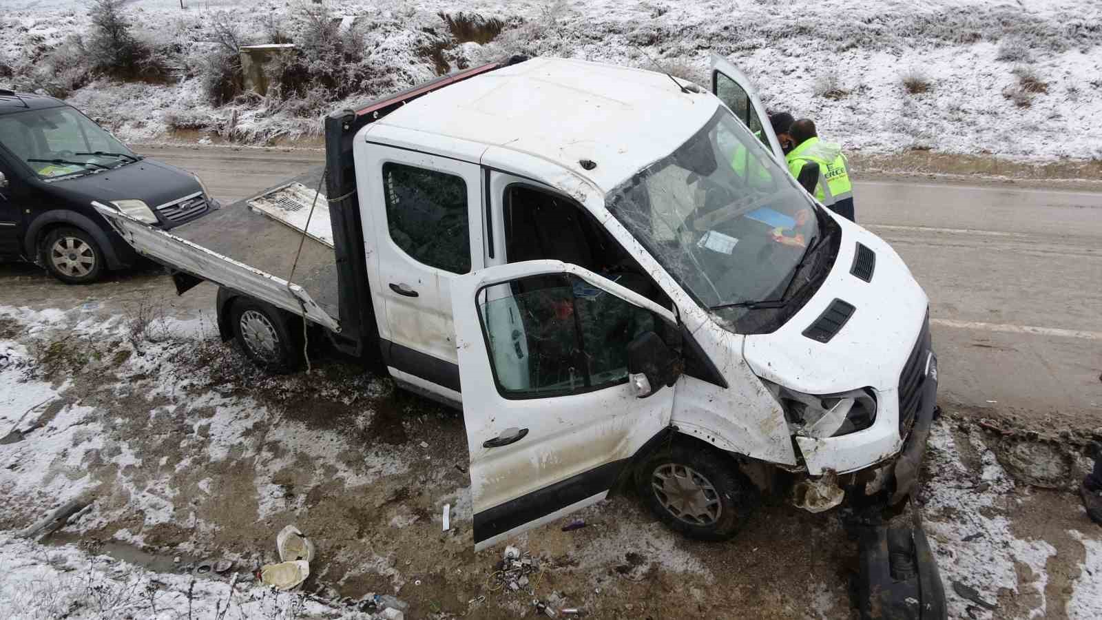 kastamonuda iscileri tasiyan kamyonet yan yatti 7 yarali 0 a2YpfUBp