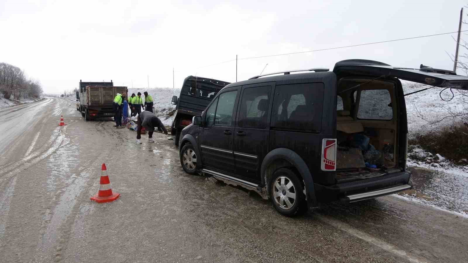 kastamonuda iscileri tasiyan kamyonet yan yatti 7 yarali 2 FvrMEOJ5