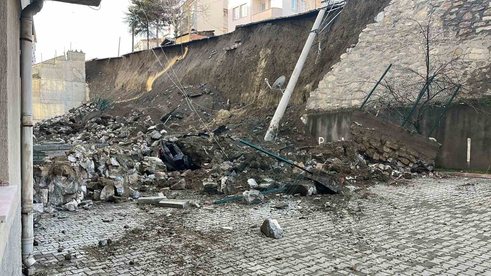 kastamonuda istinat duvari coktu 7 arac zarar gordu 0 keVHZ5VU