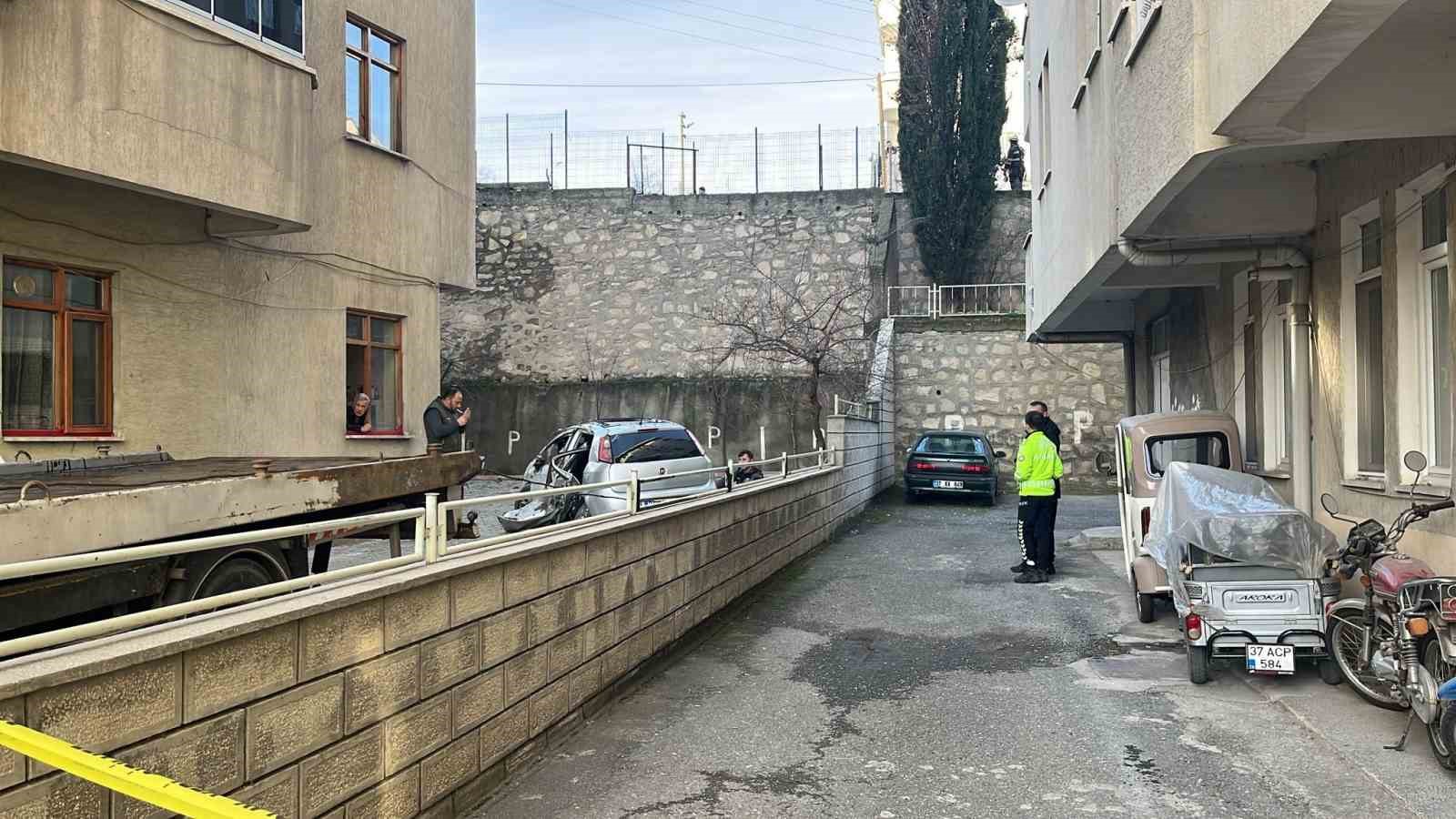 kastamonuda istinat duvari coktu 7 arac zarar gordu 3 YOD6tTV1