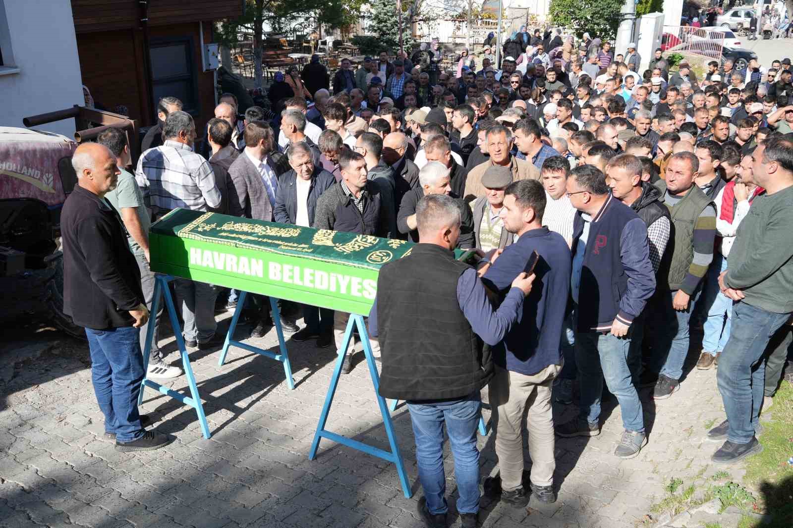 kastamonuda kayip diye aranirken olu bulunan imam hatip balikesirde topraga verildi 2 GC7ePBh7