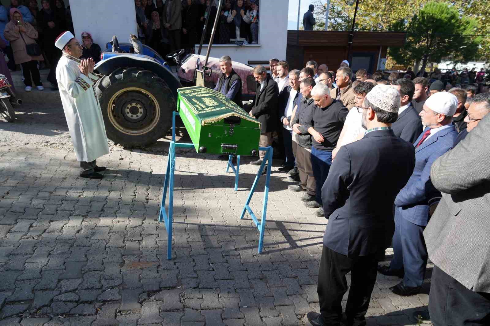kastamonuda kayip diye aranirken olu bulunan imam hatip balikesirde topraga verildi 3 8uEIwdF9