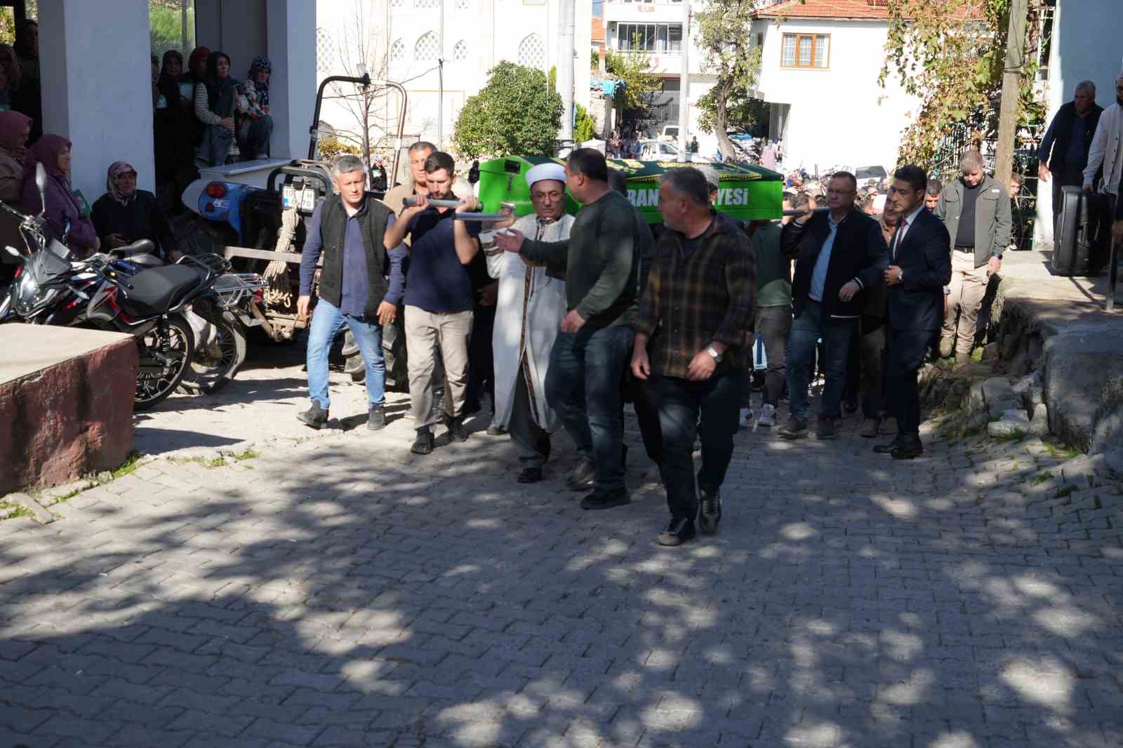 kastamonuda kayip diye aranirken olu bulunan imam hatip balikesirde topraga verildi 4 57fNnV3Y