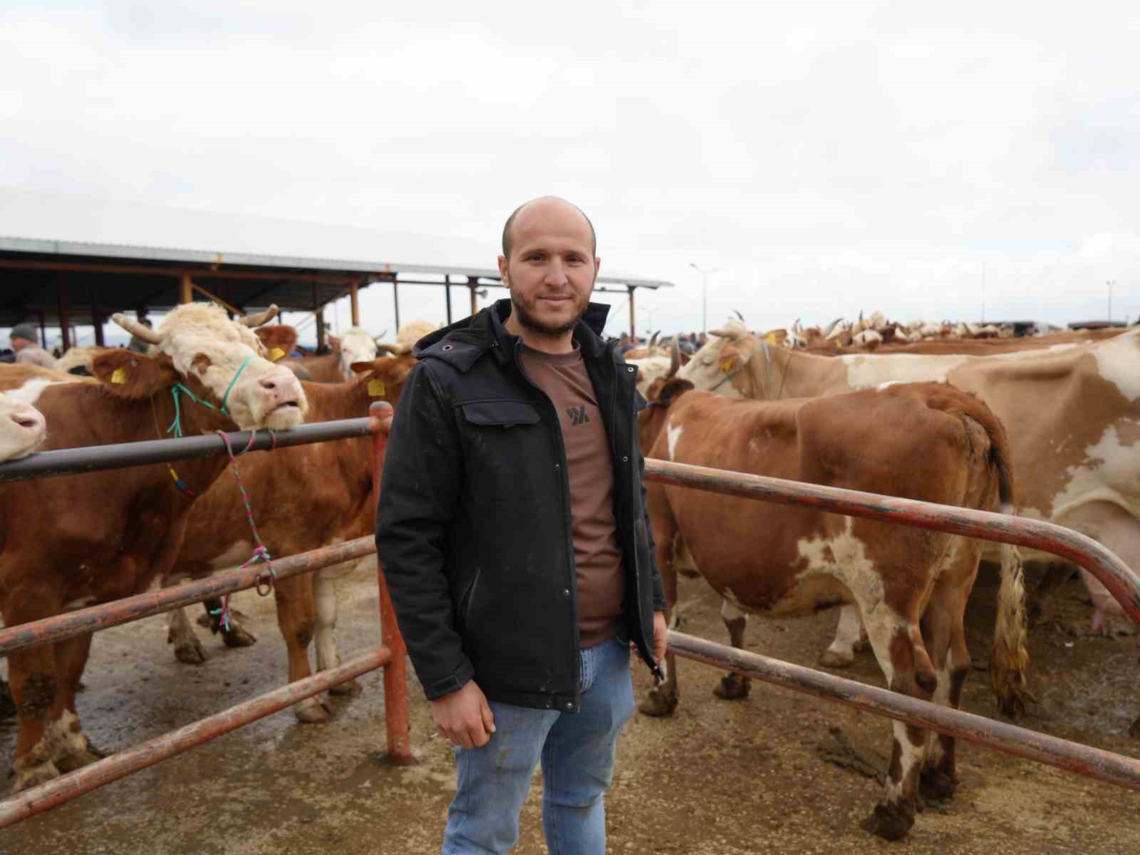kastamonuda kurban bayrami hareketliligi 850 kilogramlik tosun 340 bin liraya alici buldu 7 bPmNVaed