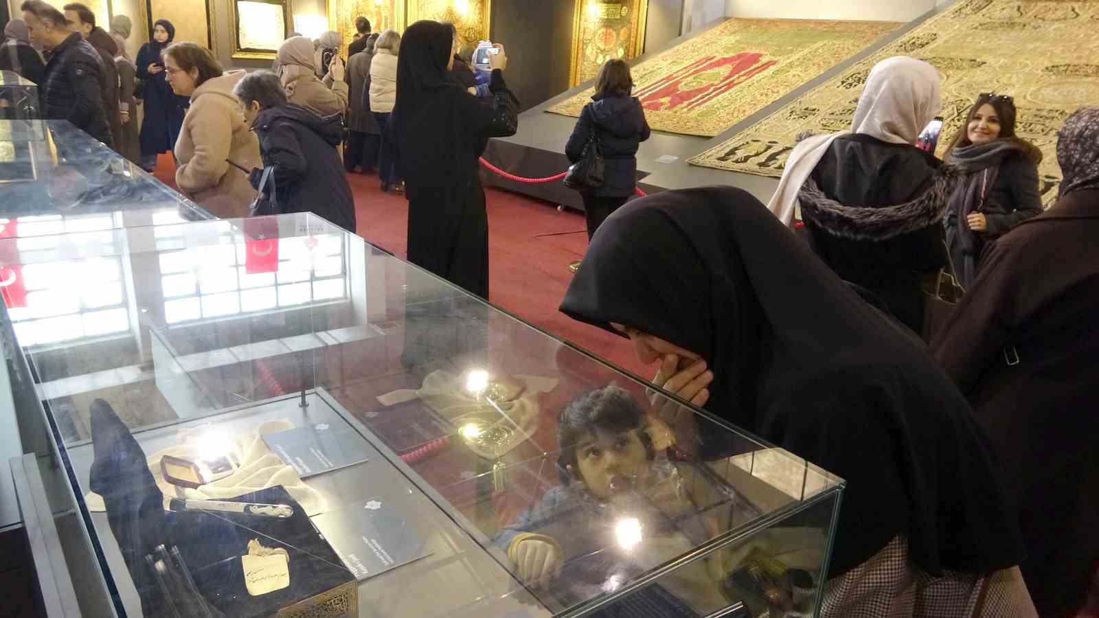Kastamonu’da kutsal emanetlere yoğun ilgi: 1 günde 10 bin kişi ziyaret etti 4 kastamonuda kutsal emanetlere yogun ilgi 1 gunde 10 bin kisi ziyaret etti 0