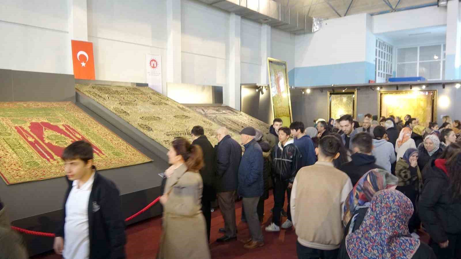 Kastamonu’da kutsal emanetlere yoğun ilgi: 1 günde 10 bin kişi ziyaret etti 5 kastamonuda kutsal emanetlere yogun ilgi 1 gunde 10 bin kisi ziyaret etti 1 BdPVuHkf
