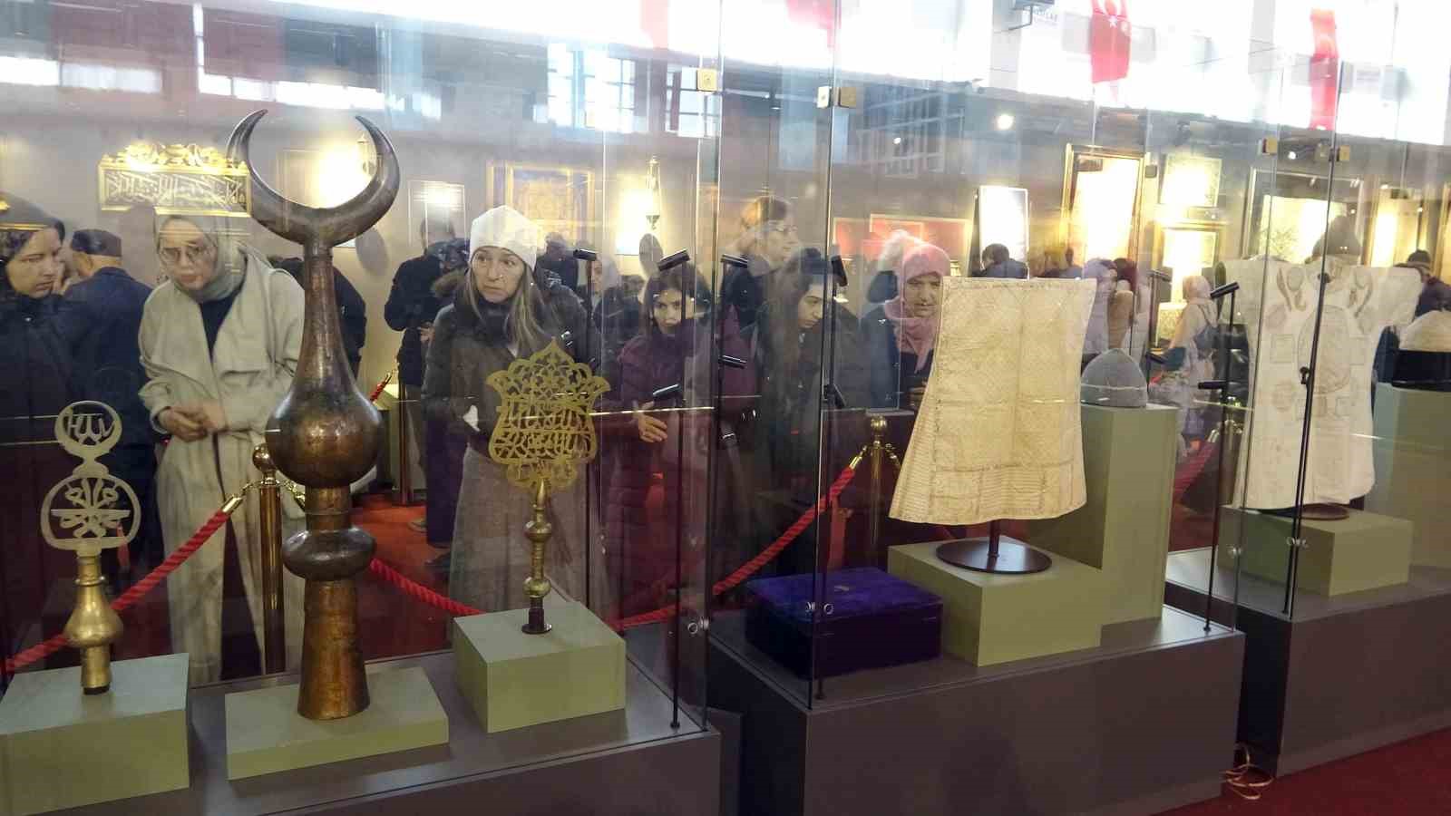 Kastamonu’da kutsal emanetlere yoğun ilgi: 1 günde 10 bin kişi ziyaret etti 14 kastamonuda kutsal emanetlere yogun ilgi 1 gunde 10 bin kisi ziyaret etti 10 zwANcgzS