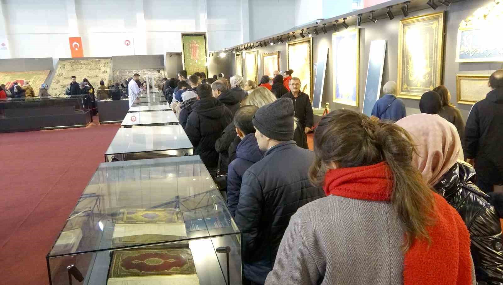Kastamonu’da kutsal emanetlere yoğun ilgi: 1 günde 10 bin kişi ziyaret etti 17 kastamonuda kutsal emanetlere yogun ilgi 1 gunde 10 bin kisi ziyaret etti 13 OcJy8GmO