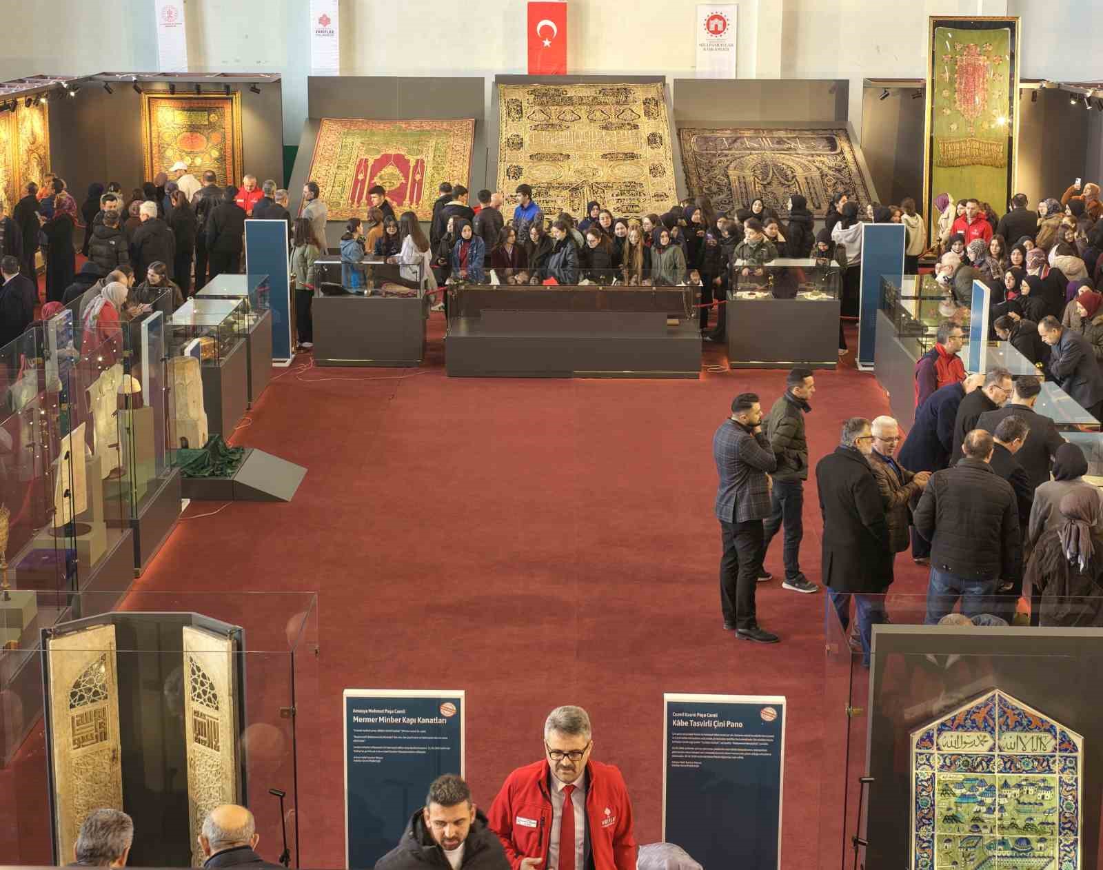 Kastamonu’da kutsal emanetlere yoğun ilgi: 1 günde 10 bin kişi ziyaret etti 18 kastamonuda kutsal emanetlere yogun ilgi 1 gunde 10 bin kisi ziyaret etti 14 WG6vEHnn