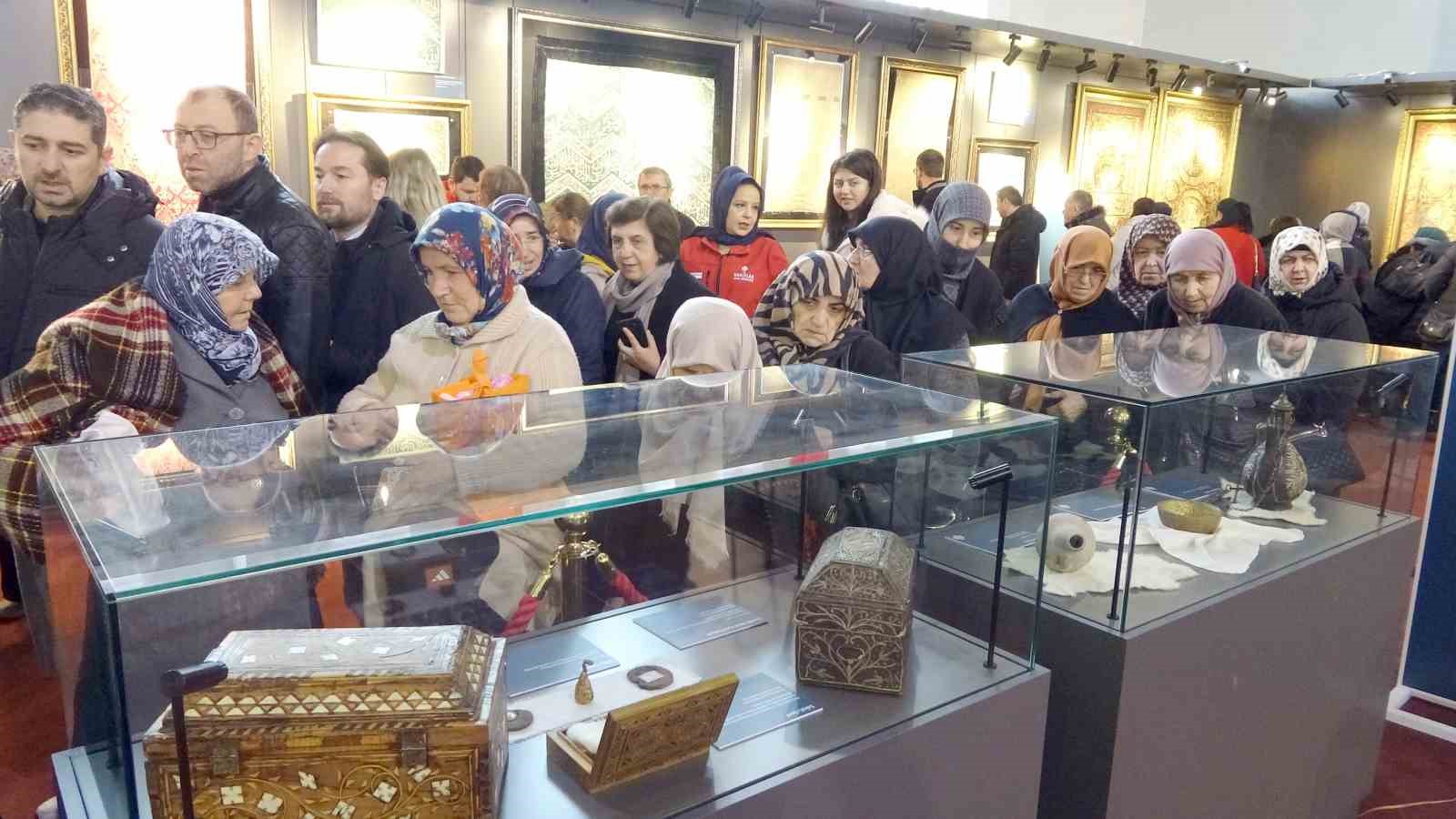 Kastamonu’da kutsal emanetlere yoğun ilgi: 1 günde 10 bin kişi ziyaret etti 7 kastamonuda kutsal emanetlere yogun ilgi 1 gunde 10 bin kisi ziyaret etti 3 BqPROUCK