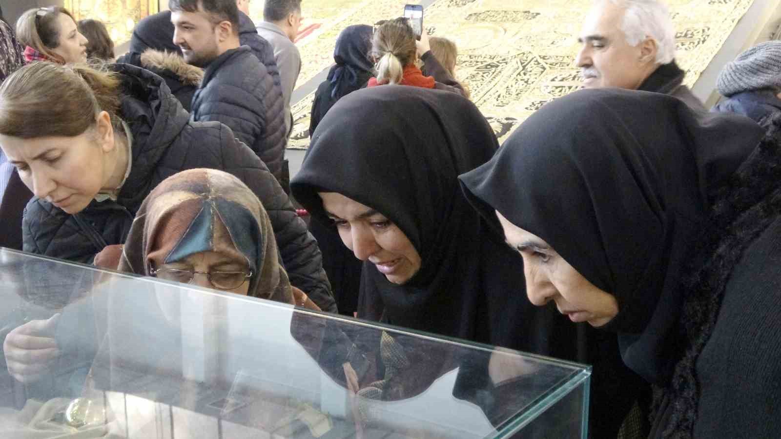 Kastamonu’da kutsal emanetlere yoğun ilgi: 1 günde 10 bin kişi ziyaret etti 8 kastamonuda kutsal emanetlere yogun ilgi 1 gunde 10 bin kisi ziyaret etti 4 MnvQQyIc