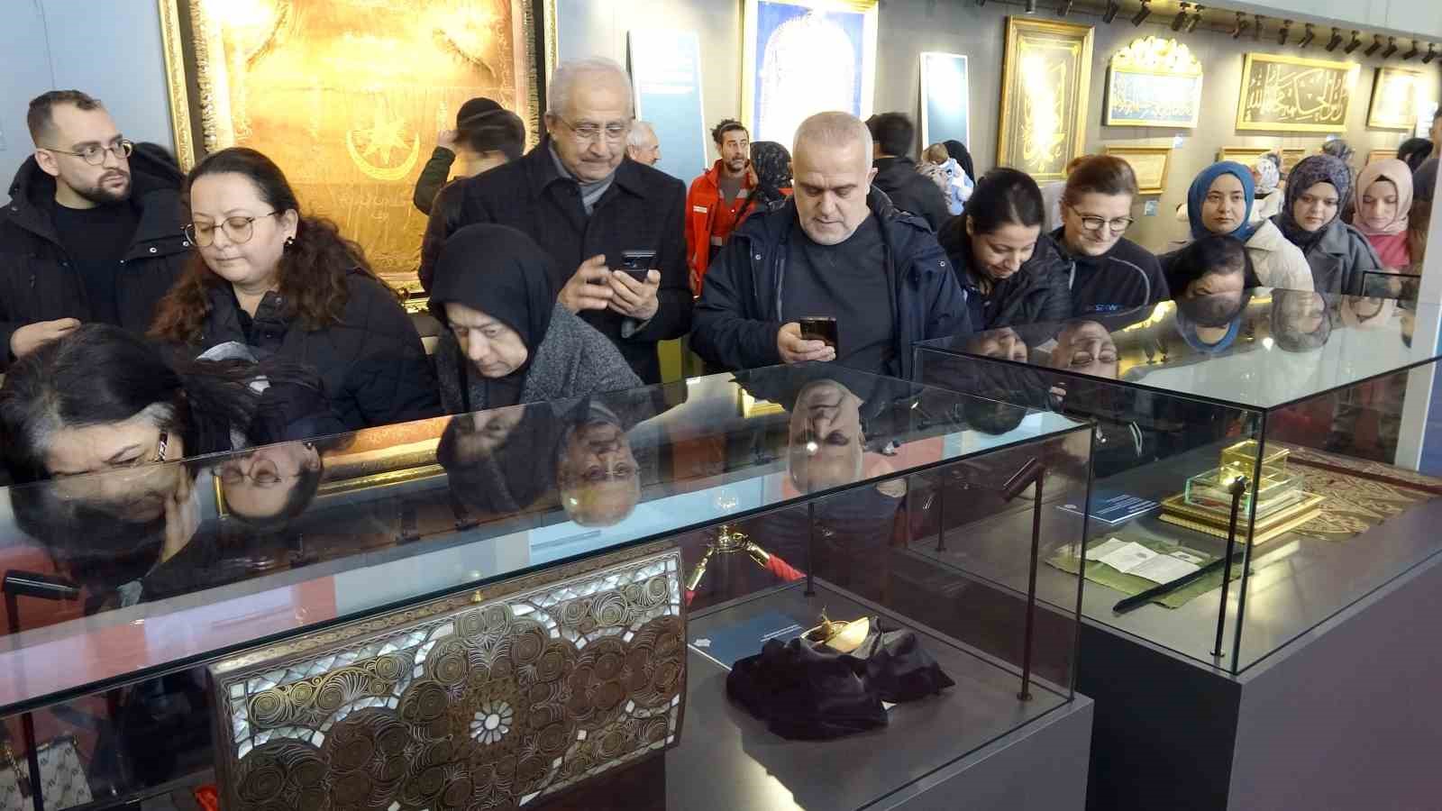 Kastamonu’da kutsal emanetlere yoğun ilgi: 1 günde 10 bin kişi ziyaret etti 9 kastamonuda kutsal emanetlere yogun ilgi 1 gunde 10 bin kisi ziyaret etti 5