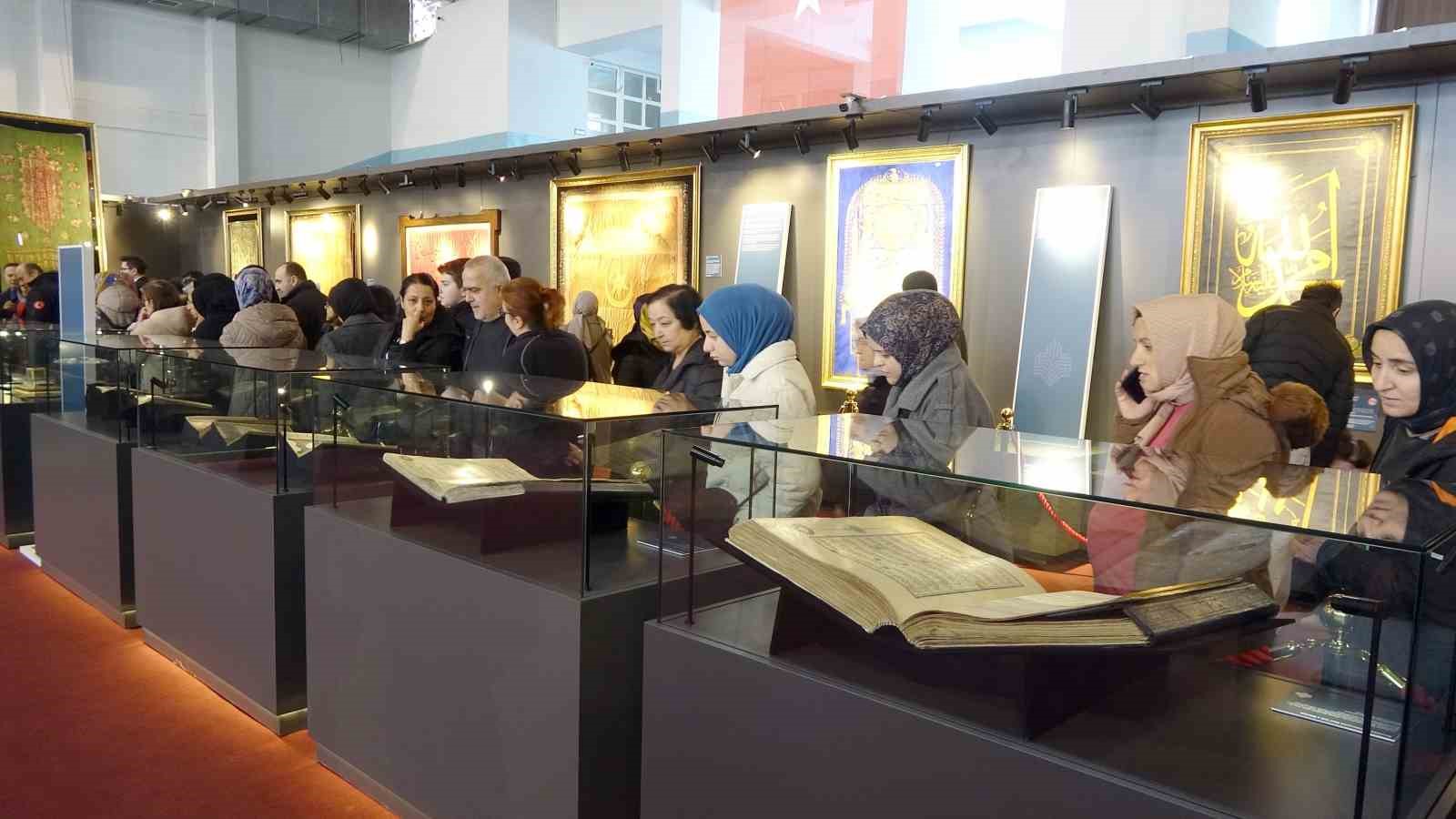 Kastamonu’da kutsal emanetlere yoğun ilgi: 1 günde 10 bin kişi ziyaret etti 10 kastamonuda kutsal emanetlere yogun ilgi 1 gunde 10 bin kisi ziyaret etti 6
