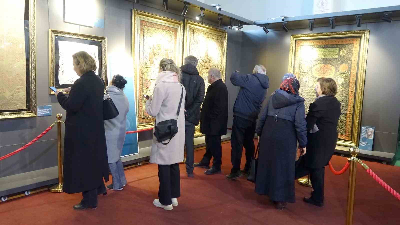 Kastamonu’da kutsal emanetlere yoğun ilgi: 1 günde 10 bin kişi ziyaret etti 11 kastamonuda kutsal emanetlere yogun ilgi 1 gunde 10 bin kisi ziyaret etti 7 7Me3zNWW