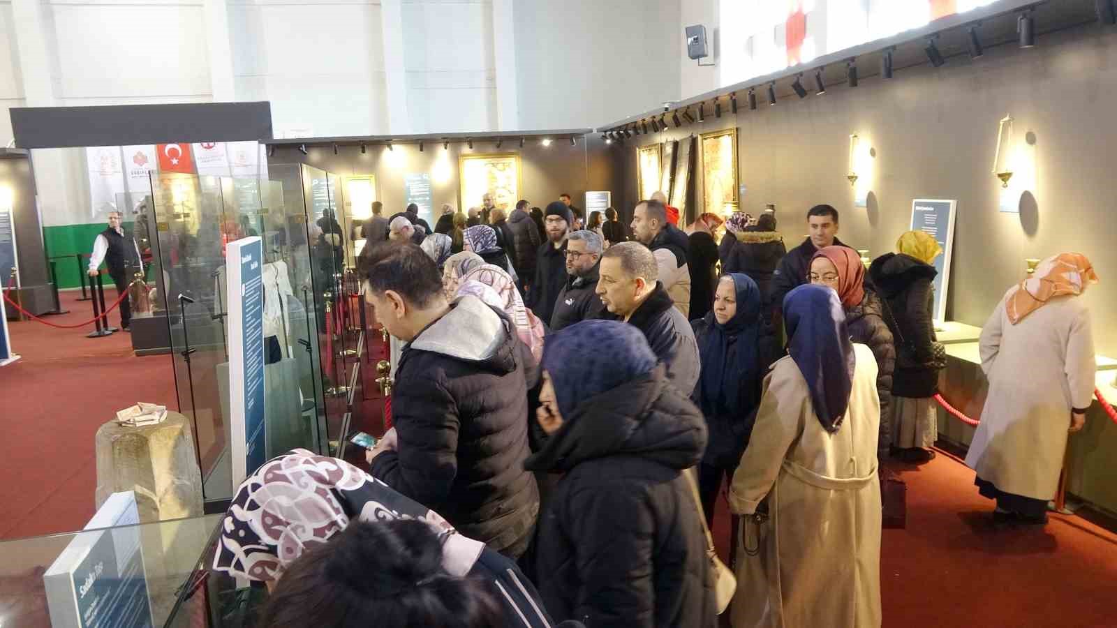 Kastamonu’da kutsal emanetlere yoğun ilgi: 1 günde 10 bin kişi ziyaret etti 13 kastamonuda kutsal emanetlere yogun ilgi 1 gunde 10 bin kisi ziyaret etti 9 abOtvfqE