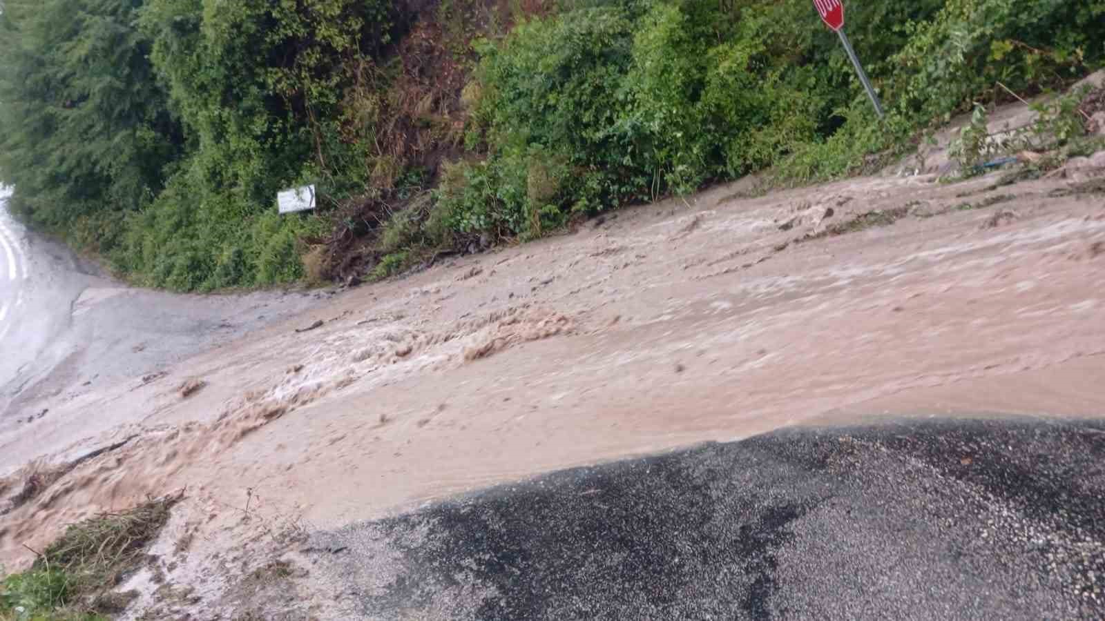 Kastamonu’da kuvvetli sağanak ve heyelanlar ulaşımı olumsuz etkiledi 6 kastamonuda kuvvetli saganak ve heyelanlar ulasimi olumsuz etkiledi 2