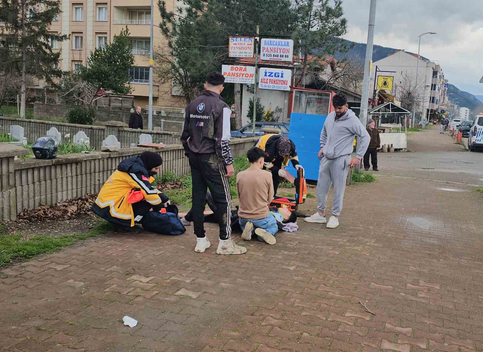 kastamonuda motosiklet ile otomobil carpisti 2 yarali 1 WcCeslbd