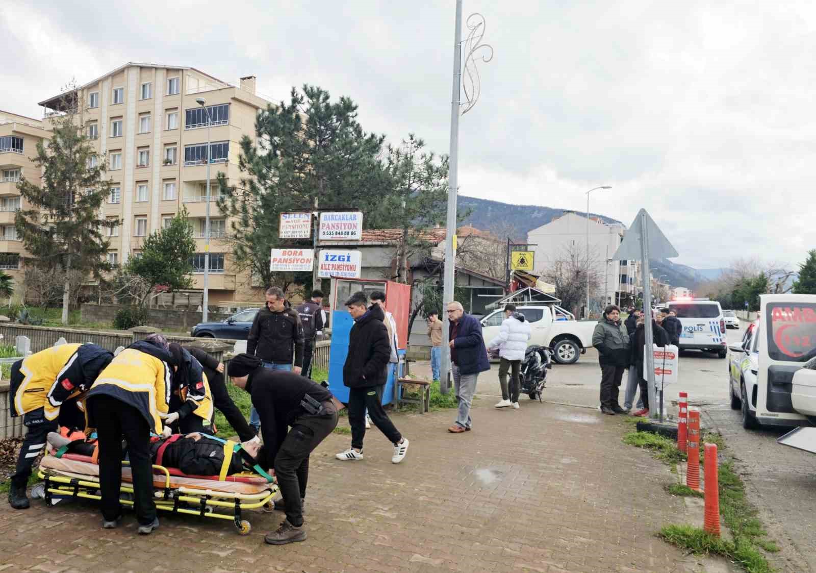 kastamonuda motosiklet ile otomobil carpisti 2 yarali 6 nnVrs6Ku