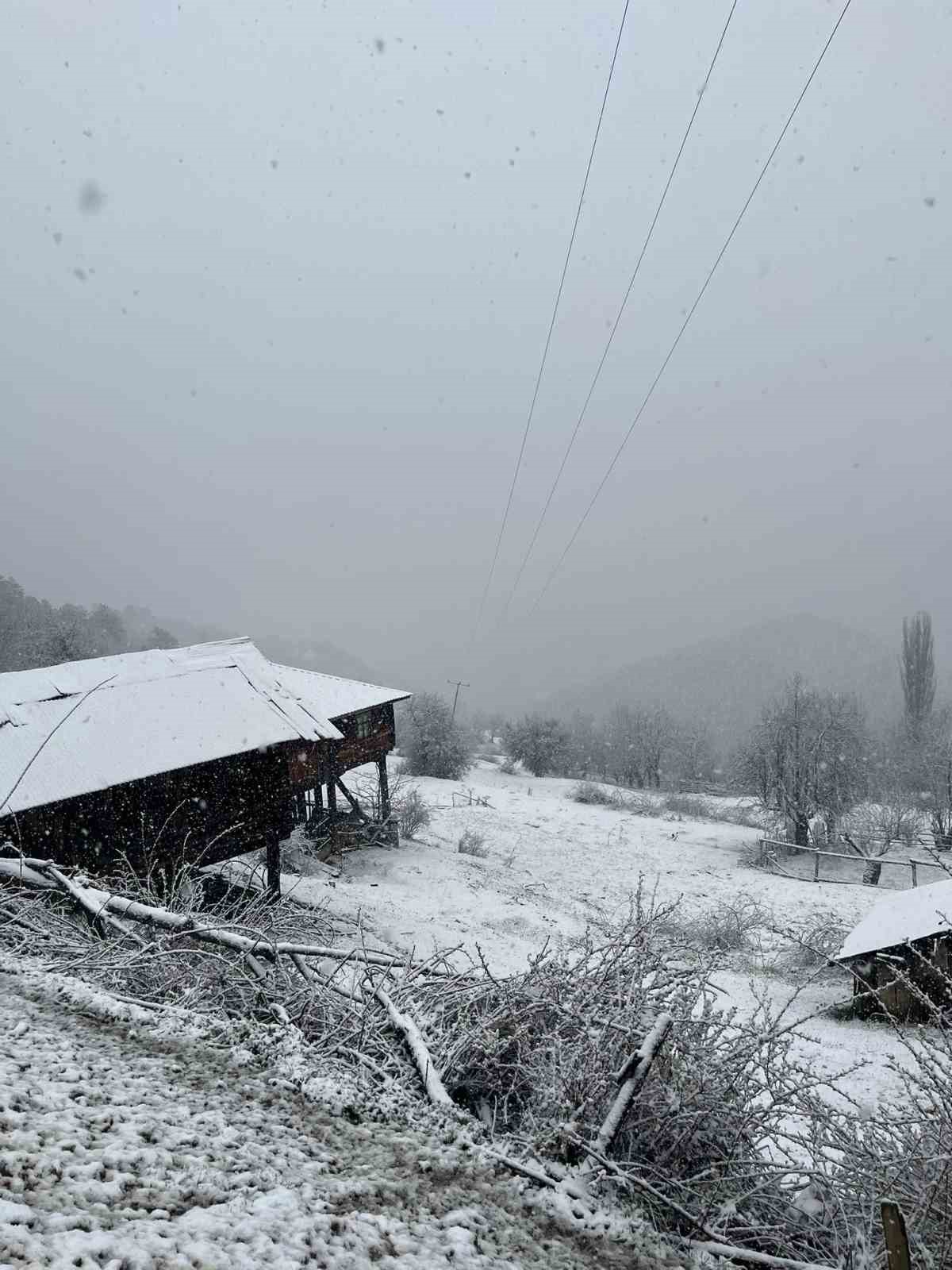 Kastamonu’da Nisan sonunda kar sürprizi 5 kastamonuda nisan sonunda kar surprizi 1