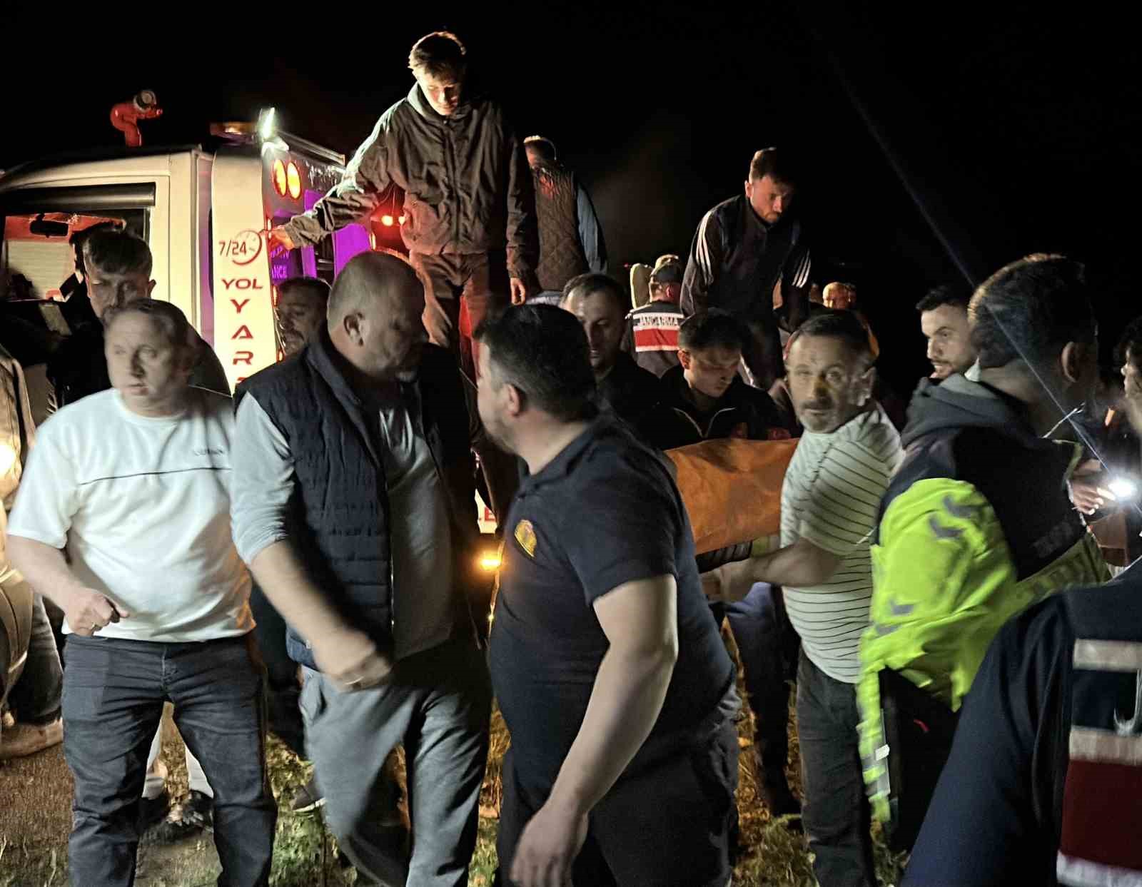 Kastamonu’da otomobil 150 metre yüksekten uçuruma yuvarlandı: 1 ölü, 3 yaralı 4 kastamonuda otomobil 150 metre yuksekten ucuruma yuvarlandi 1 olu 3 yarali 0 4iDl7AOt
