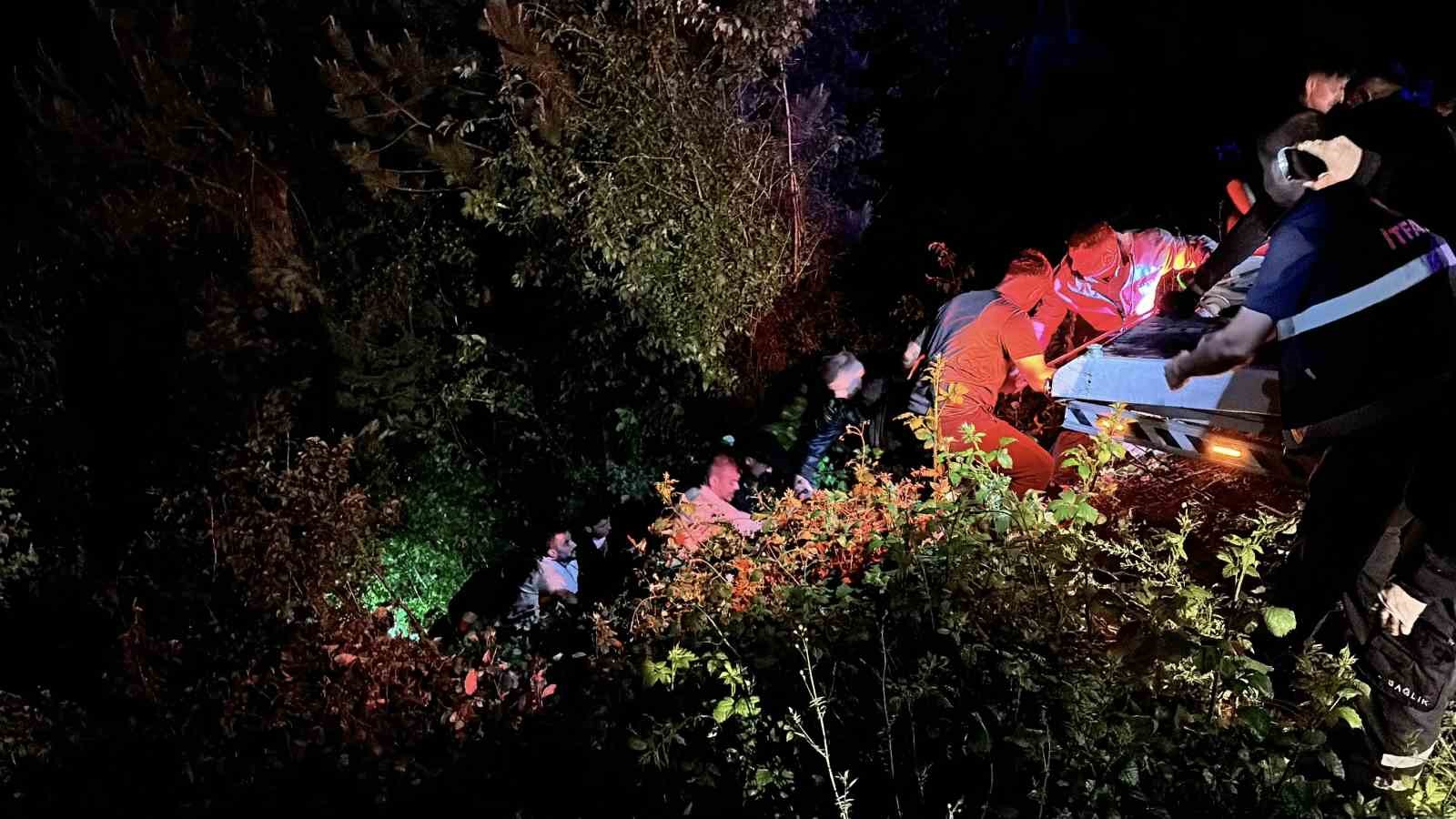 Kastamonu’da otomobil 150 metre yüksekten uçuruma yuvarlandı: 1 ölü, 3 yaralı 5 kastamonuda otomobil 150 metre yuksekten ucuruma yuvarlandi 1 olu 3 yarali 1