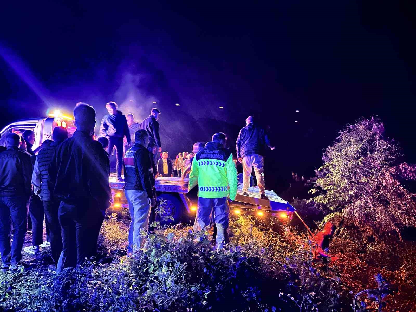 Kastamonu’da otomobil 150 metre yüksekten uçuruma yuvarlandı: 1 ölü, 3 yaralı 9 kastamonuda otomobil 150 metre yuksekten ucuruma yuvarlandi 1 olu 3 yarali 5 ksRa9muG