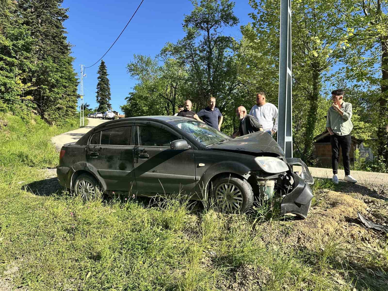 kastamonuda otomobil direge carpti 3 yarali 0 QOi6Krbj