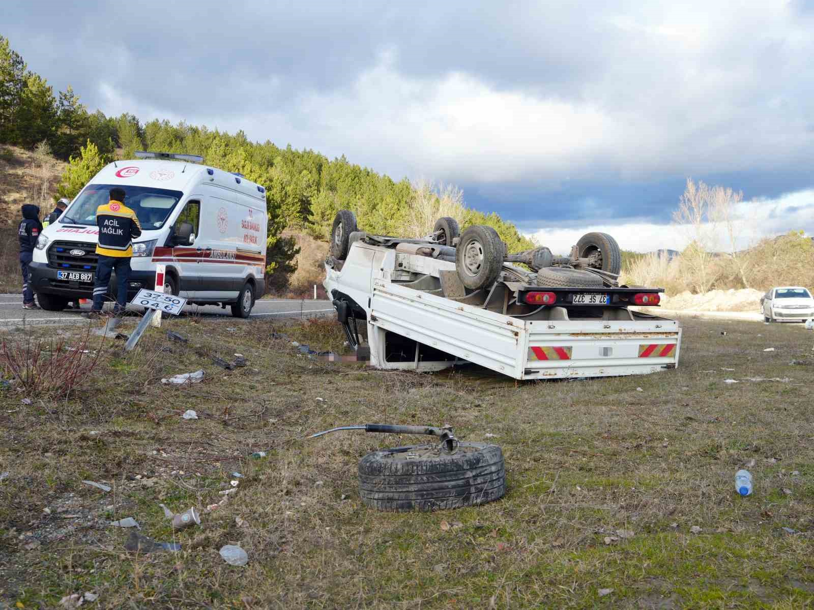 kastamonuda otomobil ile carpisan kamyonet ters dondu 1 olu 1 yarali 5 FKsYvtrc