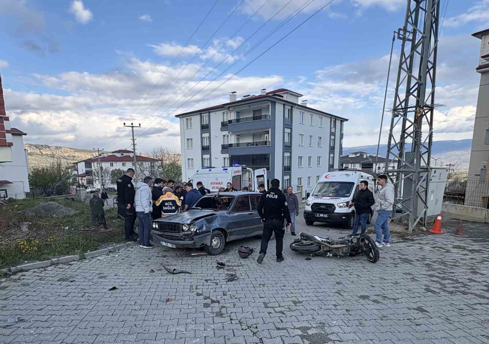 kastamonuda otomobil ile motosiklet carpisti 3 yarali 2 94BQazXc