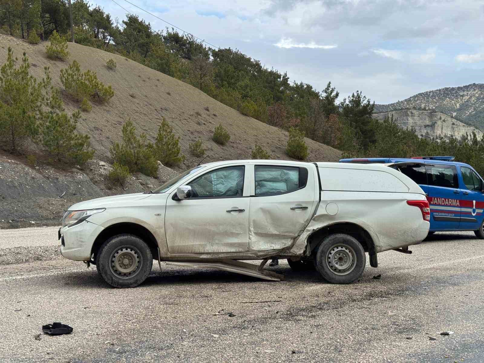 kastamonuda pikap ile otomobil carpisti eski belediye baskani yaralandi 4 I95nlmaT