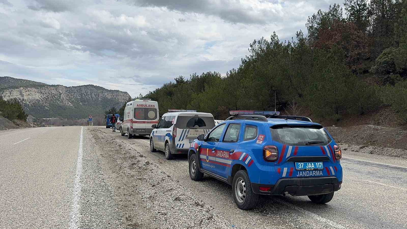 kastamonuda pikap ile otomobil carpisti eski belediye baskani yaralandi 7 ZvFeCivI