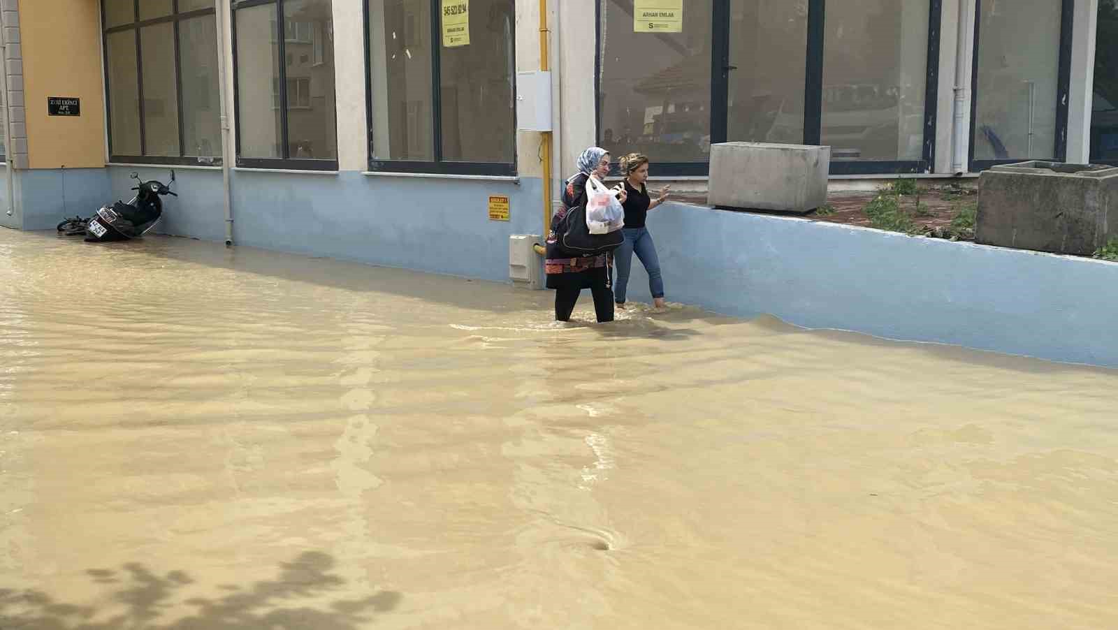 kastamonuda saganak kabusa dondu 12 kisi tahliye edildi 6 koy yolu ulasima kapandi 2 aFebJqAH
