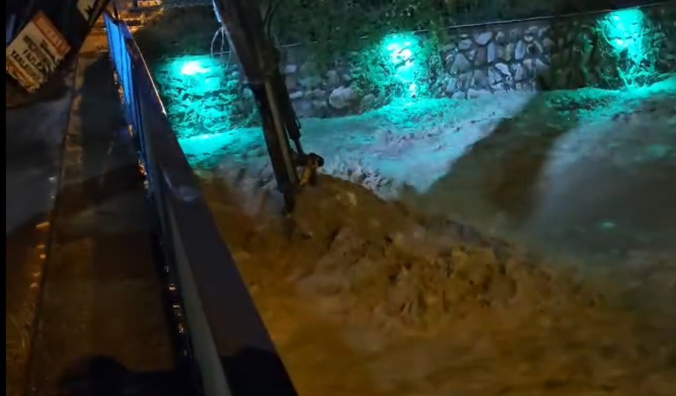 kastamonuda selin gelis ani cep telefonu kamerasina yansidi 0
