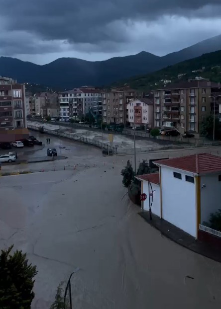kastamonuda selin gelis ani cep telefonu kamerasina yansidi 1 8XrA3Deu