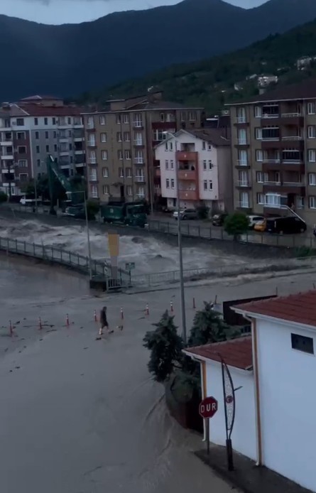 kastamonuda selin gelis ani cep telefonu kamerasina yansidi 2 2EHehFk4