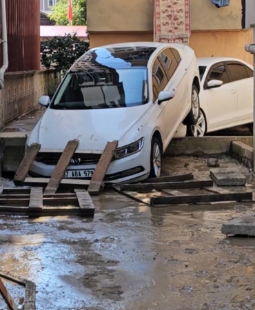 kastamonuda-selin-vurdugu-ilcede-temizlik-calismalari-suruyor-YEalYf6x.jpg