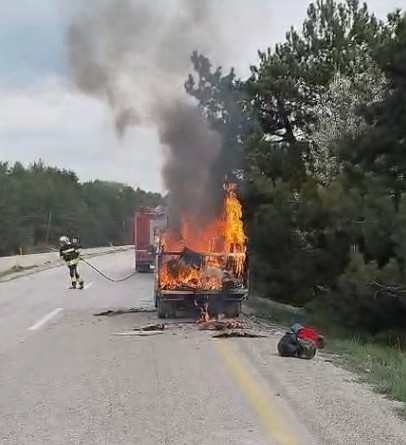 kastamonuda seyir halindeki kamyonet alev alev yandi 1 NuWvGOrv