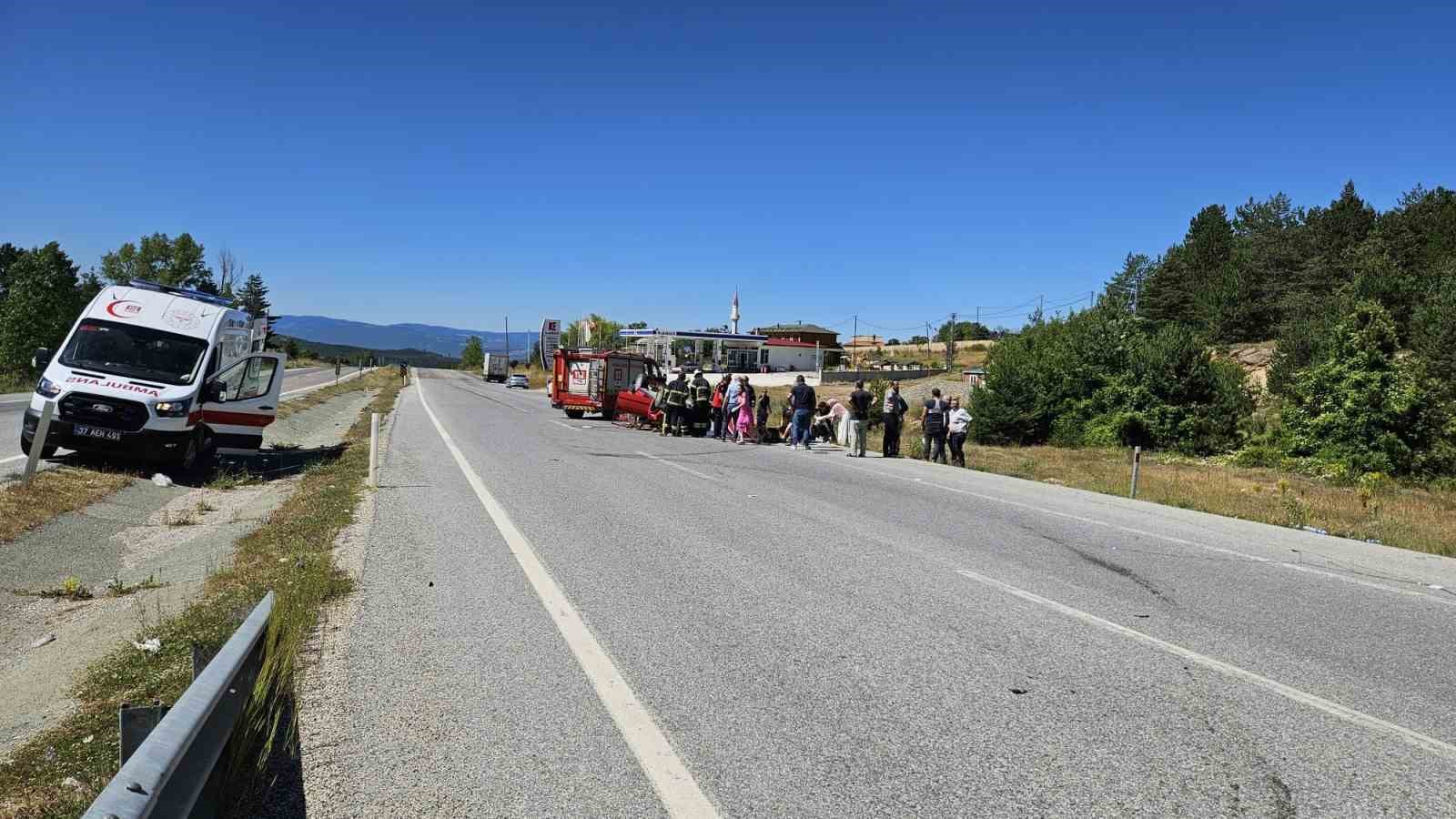 kastamonuda tofas marka otomobil takla atti 3 yarali 5 XMPCr7hv