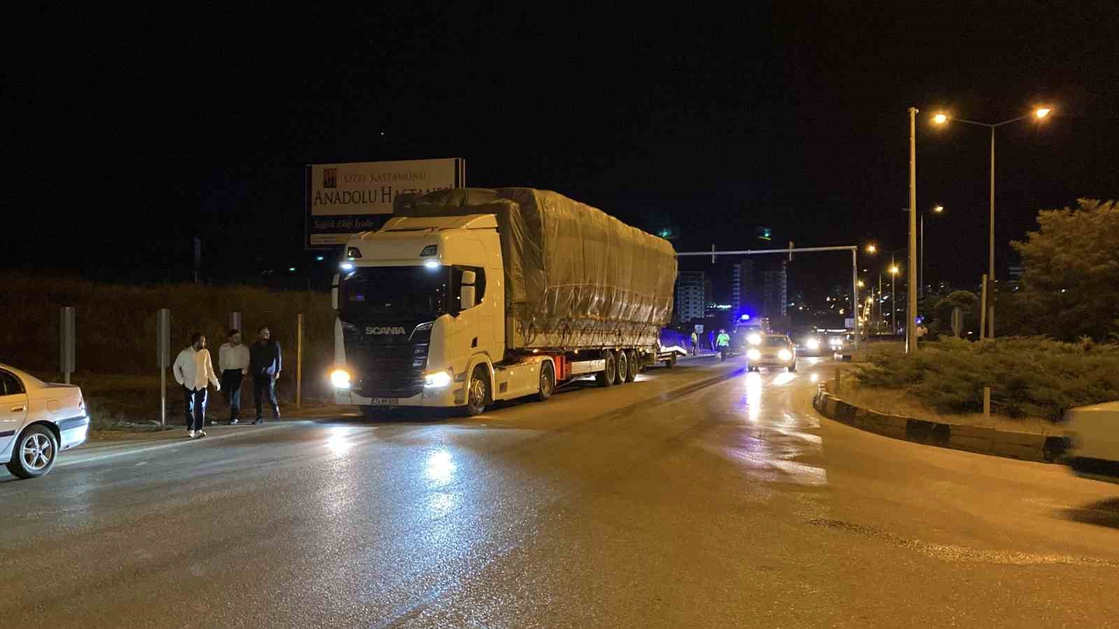 Kastamonu’da Tofaş marka otomobil tıra çarptı: 5 yaralı 7 kastamonuda tofas marka otomobil tira carpti 5 yarali 3 kklwaCJN