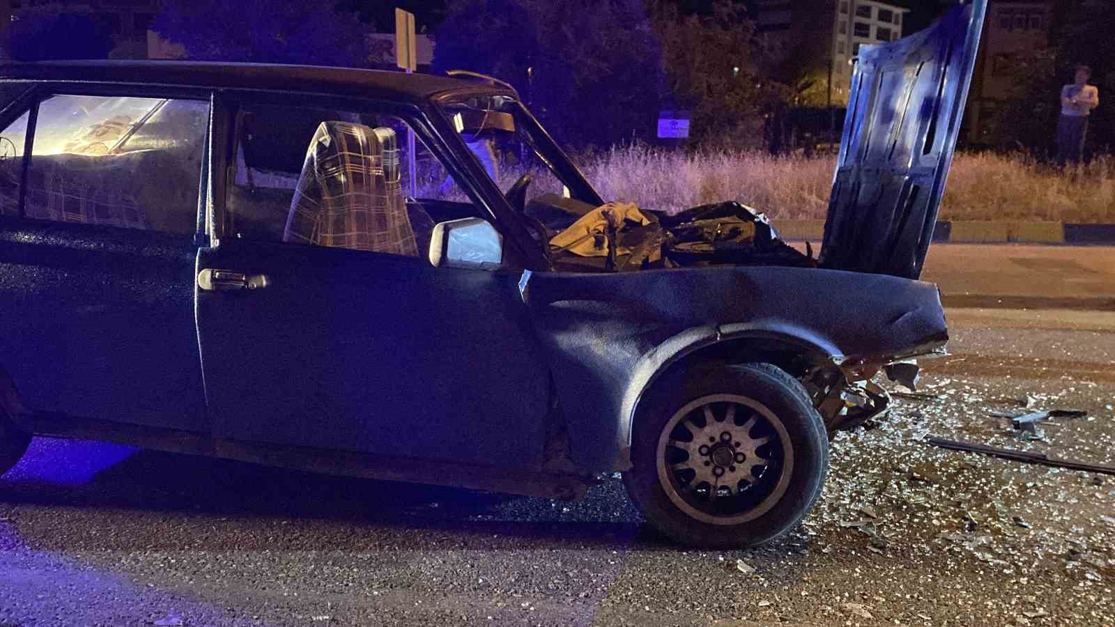 Kastamonu’da Tofaş marka otomobil tıra çarptı: 5 yaralı 8 kastamonuda tofas marka otomobil tira carpti 5 yarali 4 lUdMLiMj