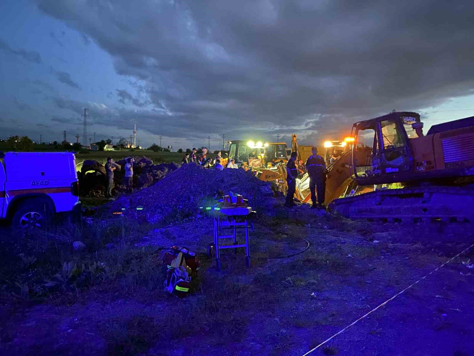 Kastamonu’da toprak altında kalan işçinin cansız bedenine ulaşıldı 7 kastamonuda toprak altinda kalan iscinin cansiz bedenine ulasildi 3 9nHBW4bz