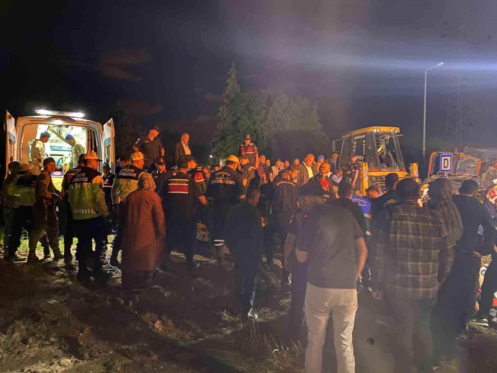 Kastamonu’da toprak altında kalan işçinin cansız bedenine ulaşıldı 8 kastamonuda toprak altinda kalan iscinin cansiz bedenine ulasildi 4